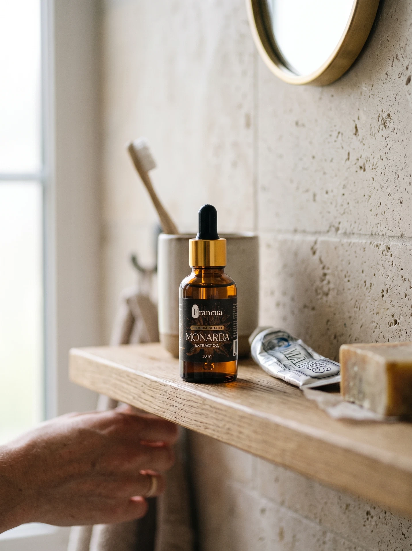 Monarda Extract Serum lifestyle — Francua